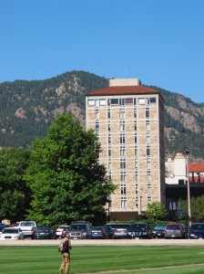 Torre del JILA, situada en el campus de la Universidad de Colorado en Boulder.