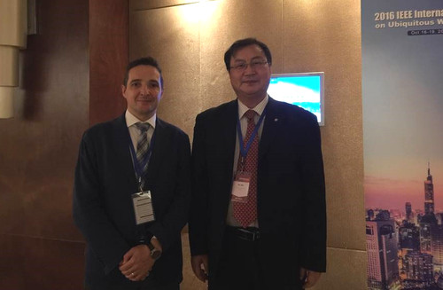 Juan Manuel Corchado, vicerrector de Investigación y Transferencia, y Ke Wu, presidente de la Sociedad de Teoría y Técnicas de Microondas del IEEE. Foto: USAL.