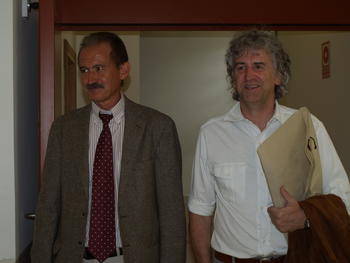 Manuel Manso, decano de la Facultad de Biología de la Universidad de Salamanca, y Juan Luis Arsuaga, codirector del equipo de investigaciones de los Yacimientos Pleistocenos de Atapuerca (Burgos).