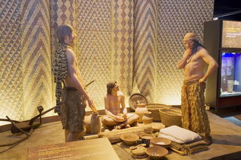 Proceso de venta de cerámica en la ciudad de Uruk, una escena que forma parte de la exposición 'Neolítico. De nómadas a sedentarios'.
