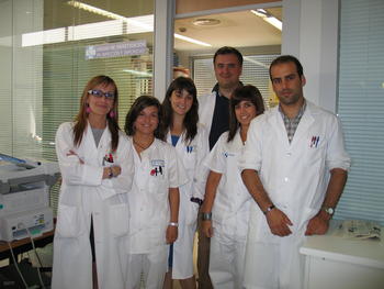 Jesús Bermejo, en el centro, junto con los componentes de la Unidad de Investigación Clínica en Infección e Inmunidad (ICII).