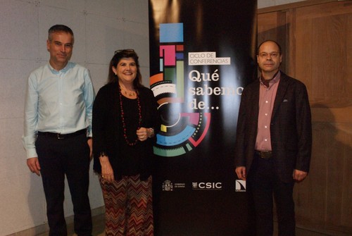De izquierda a derecha, Juan Arellano (IRNASA), Ana Martínez Gil y Manuel Sánchez Malmierca (INCYL).