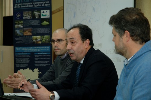 El delegado territorial Manuel López, con David Gómez y José Manuel Meneses. FOTO: JCyL