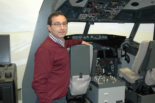 Alfredo Labarta en el Centro de Simulación Aérea de la ULE (SAULE).