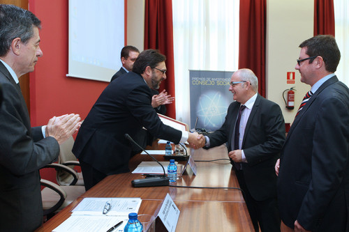 La empresa Socamex, filial de Grupo Urbaser, recibe el premio del Consejo Social. FOTO: UVA.