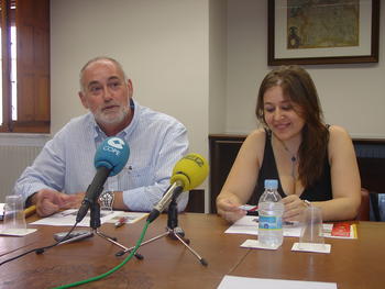 Manuel Salinas y Noemí Cubas durante la presentación del Congreso.