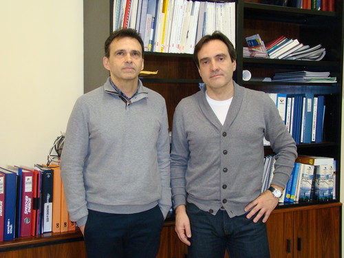 Ángel Luis Zorita y Óscar Duque, investigadores del Departamento de Ingeniería Eléctrica de la UVa. 