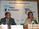 El director médico, Jesús Saz, y la consejera de la Clínica San Francisco, Mercedes García de Celis, comunican el fallo de los Premios 2008.