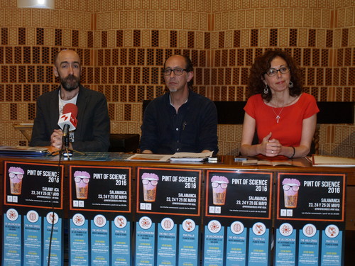 De izquierda a derecha, Álvaro Peralta, Manuel Heras y Conchi Lillo. 