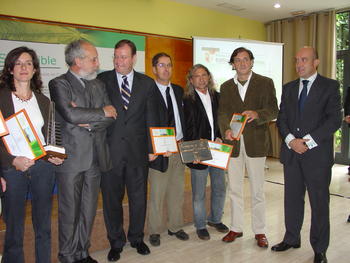 El equipo redactor del proyecto del Centro de Recursos Ambientales de Valladolid recogen el premio