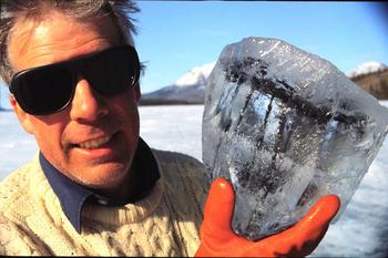 Imagen de parte de un meteorito localizado en el lago Tagish (Canadá) en 2000