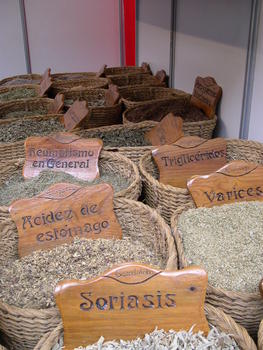 Plantas medicinales en la Feria Ecocultura de Zamora.