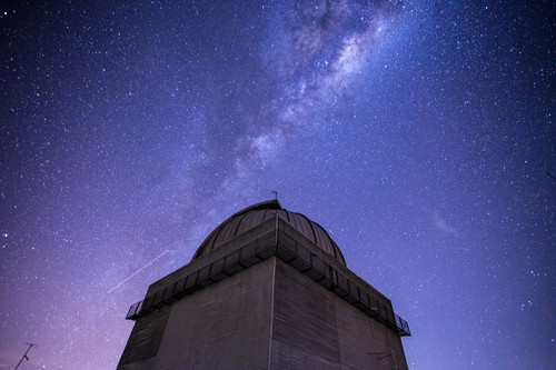 Vista externa del telescopio Perkin-Elmer, de 1,6 m de diámetro, el principal aparato del OPD/ LNA (fotos: Leandro Negro/ Agência FAPESP)