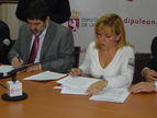 Ángel Penas e Isabel Carrasco, durante la firma del convenio entre la Universidad de León y Diputación.