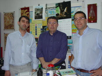 El equipo de trabajo del Laboratorio con José Luis Casanova en el centro y Abel Calle a la derecha