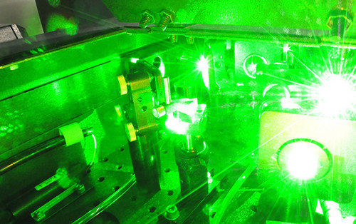 La UNAM ha aprovechado la técnica de amplificación de pulsos dispersos o CPA, en el Laboratorio de Espectroscopía Láser, para dar seguimiento a reacciones químicas que ocurren a escalas de tiempo extremadamente breves/UNAM