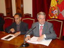 El alcalde de Astorga, Juan José Alonso Perandones, a la izquierda, y Jesús Málaga, subdelegado del Gobierno en Salamanca.
