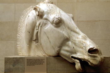 Cabeza de caballo del carro de Selene (442-438 a. C.)