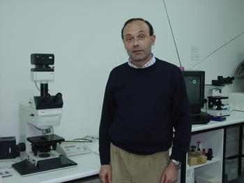 Silverio Coco en el laboratorio de la Universidad de Valladolid