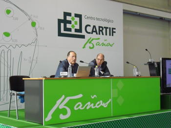 Carlos Martín Tobalina, director general de Industria, junto a Carlos Moro.