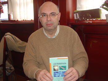 Javier Rúa, coautor de la guía para probióticos