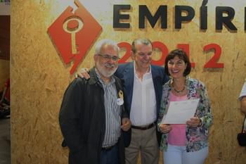 Miguel Ángel Quintanilla, Carlos Vogt y Elaine Reynoso se felicitan tras el traspaso de poderes a México para la celebración de Empírika 2014.
