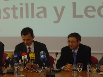 Pedro Duque y César García durante la rueda de prensa