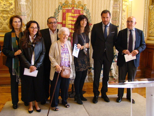 Autoridades en la presentación del Premio de Investigación Segundo Montes en Ciencias Sociales.