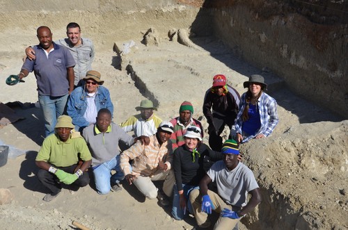 Grupo de arqueólogos que ha trabajado en la campaña de excavaciones en el yacimiento tanzano TK de la Garganta de Olduvai. FOTO: CENIEH