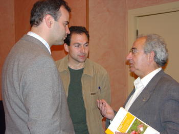 De iquierda a derecha, Santiago Martín, alcalde de La Alberca, Javier Velasco, presidente de la Asociación de Veterinarios Clínicos y Andrés García, presidente de la Asociación Micológica de Salamanca