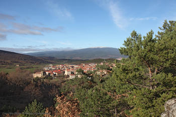 Vista de Canicosa de la Sierra desde el Bosque Modelo de Urbión (Burgos).