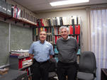 El doctor Guy de Teramond Peralta (izq.), de la UCR, junto a Stan Brodsky, de la Universidad de Stanford (FOTO: UCR)