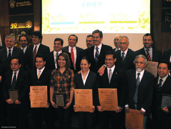 El Premio Rómulo Garza es la máxima distinción otorgada por la Institución a sus profesores e investigadores.