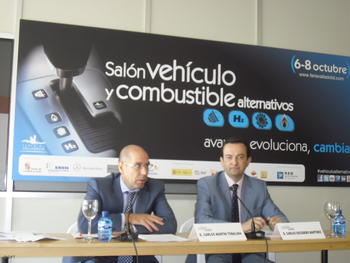 Carlos Martín Tobalina, director general de Industria e Innovación, y Carlos Escudero, director de la Feria de Valladolid, durante la presentación de la nueva edición del Salón. 