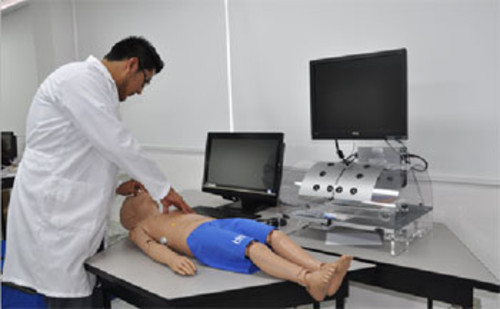 Nuevo Laboratorio de Destrezas y Simulares de Ginecología y Pediatría. FOTO: PUCE: