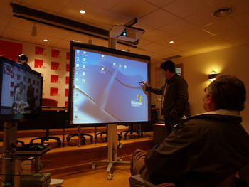 Demostración del uso del servicio de videoconferencia y pizarra digital interactiva de la Universidad de León.