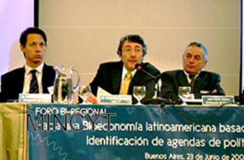 Momento del encuentro en el Foro Bi-Regional Hacia una bioeconomía latinoamericana basada en el conocimiento