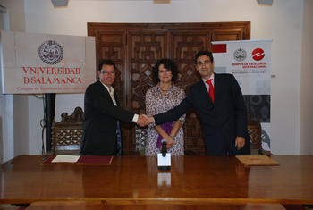 Firma del acuerdo por el que Verial Soft se suma al Parque Científico de la Universidad de Salamanca. Foto: USAL