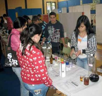 Jornadas 'La Ciencia en la calle' en 2011 (Foto cedida por la organización del evento).