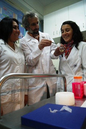 Estudiantes de la USM buscan producir bioplástico a partir de una bacteria (FOTO: USM).