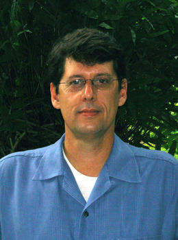 Roberto Ibáñez, investigador asociado de STRI y director del Proyecto de Rescate y Conservación de Anfibios de Panamá. (Foto: STRI)