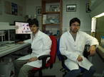 Daniel Primo y Miguel Angulo, en el laboratorio de Orphamed en Salamanca