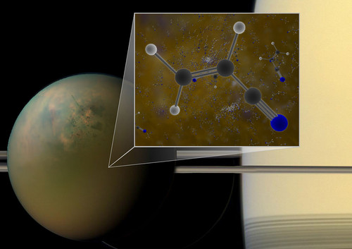 En la atmósfera de Titán, la luna más grande de Saturno, hay moléculas de cianuro de vinilo. Créditos: B. Saxton (NRAO/AUI/NSF); NASA