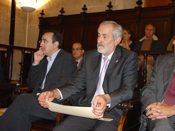 Vicedirector Intituto de Biología y Genética Molecular, José Ramón López (izq) y el presidente de la empresa agroalimentaria Valparaíso, Matías Llorente Liébana