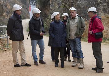 Jane Goodall charla con parte del equipo de investigación de Atapuerca (FOTO: MEH).