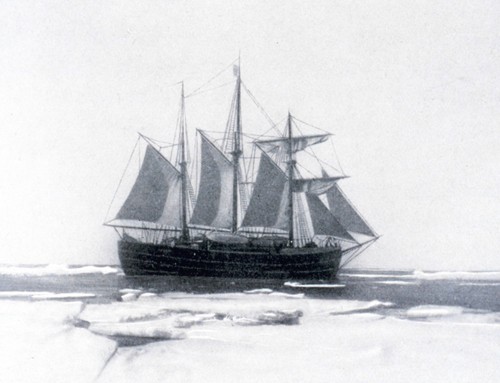 El navío Fram en la Antártida. 