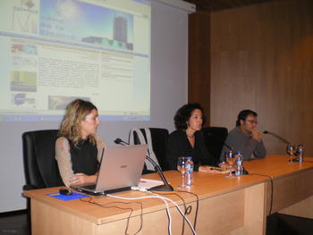 La autora del proyecto, Cristina Fraile (izq) junto a la concejala de Cultura, Comercio y Turismo y al director del Museo de la Ciencia. 