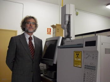 Enrique Barrado en uno de los laboratorios del grupo Quiane.