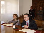 La consejera de Administración Autonómica, Isabel Alonso, y el rector de la Universidad de Salamanca, José Ramón Alonso