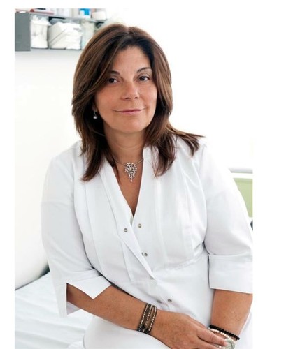 La Dra. Amparo Rodríguez, especialista en Dermatología.